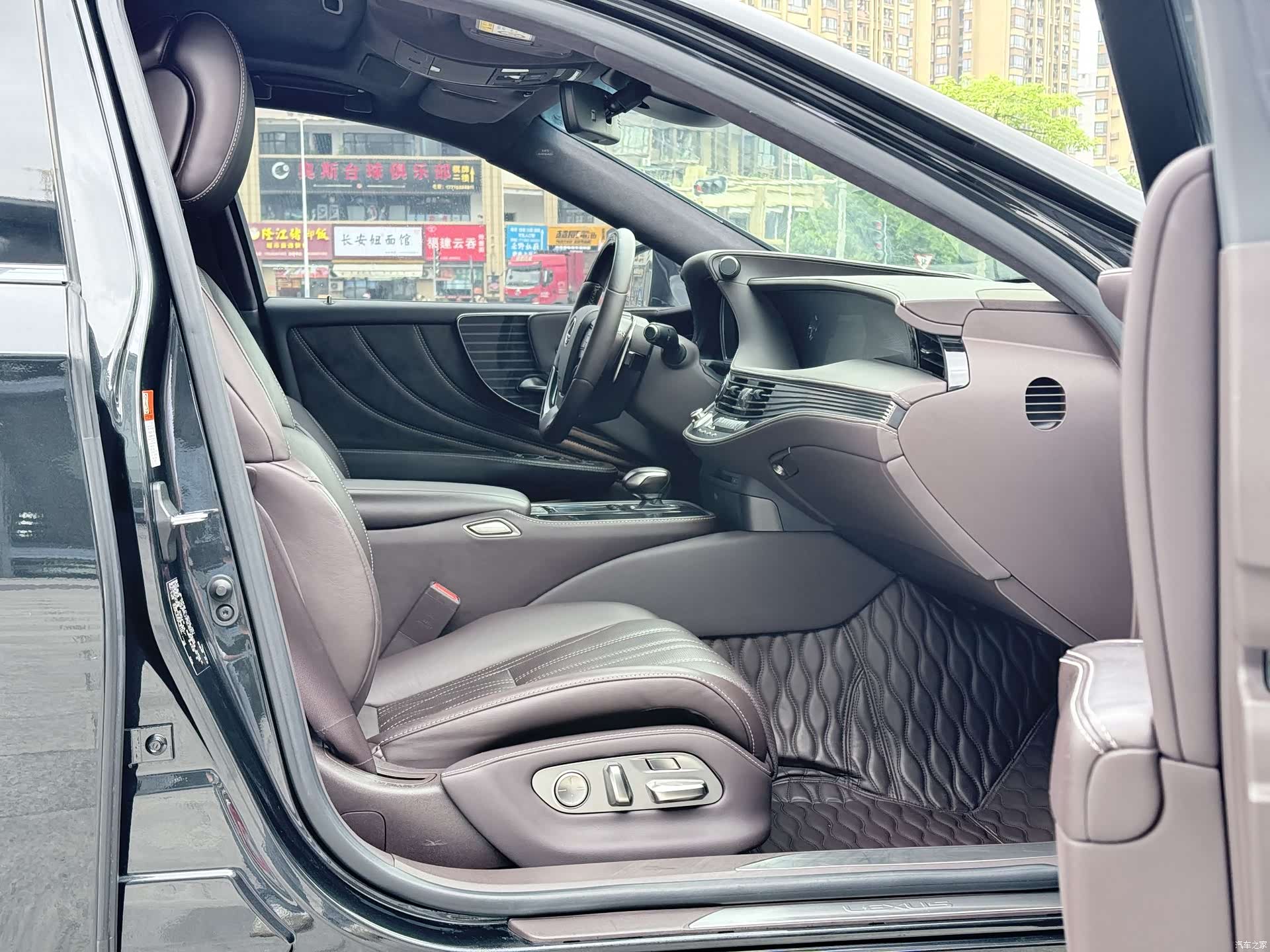 Lexus LS, 2020 8