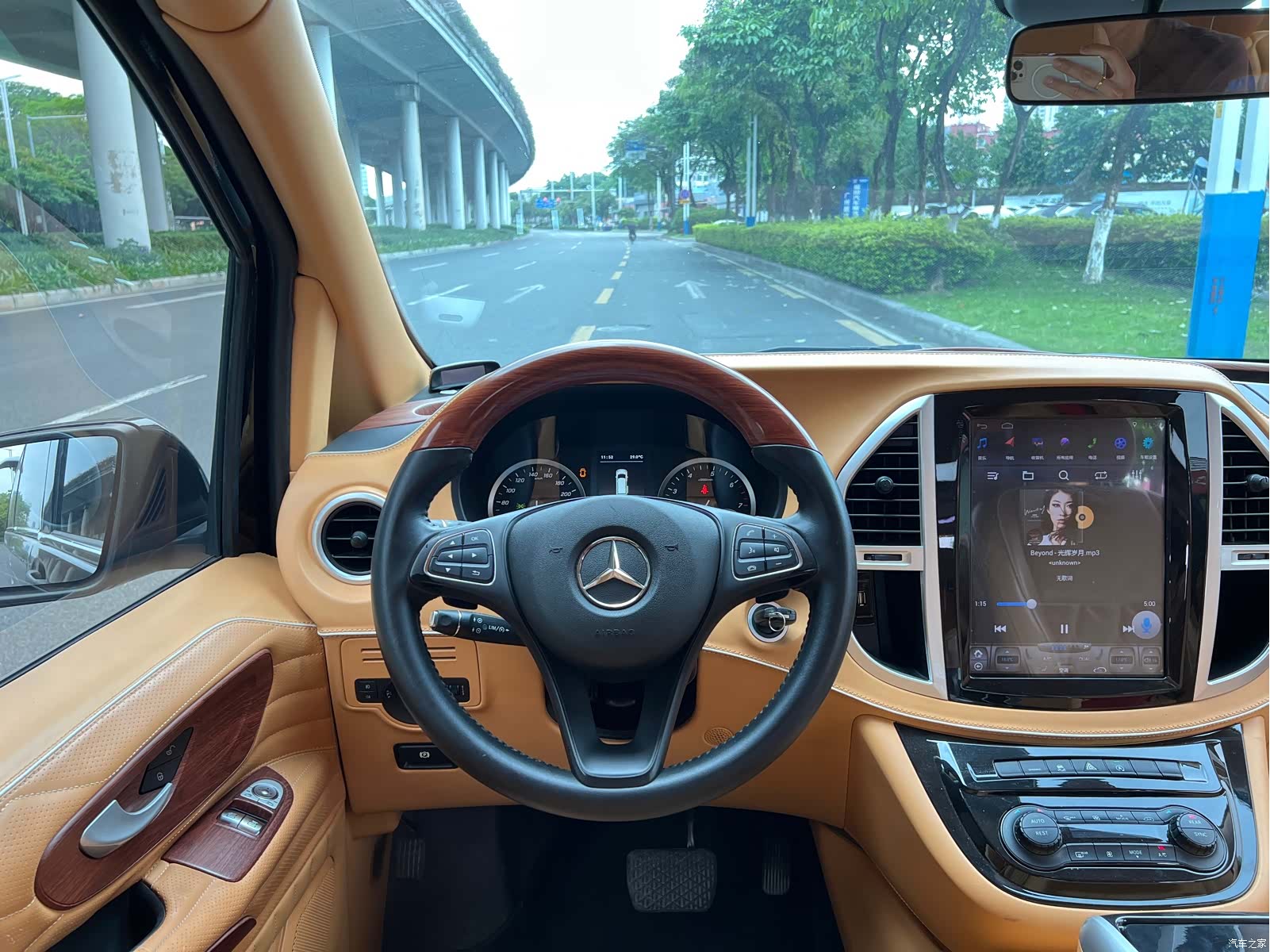 Mercedes-Benz 7, 2021 8