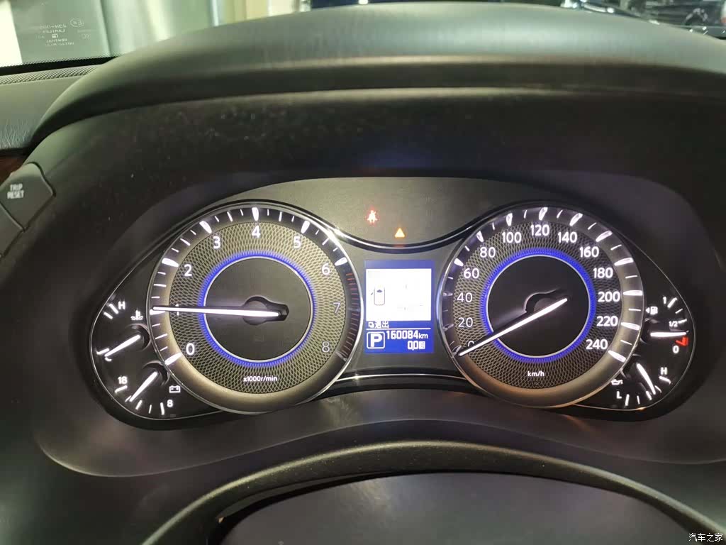 Infiniti QX80, 2017 12