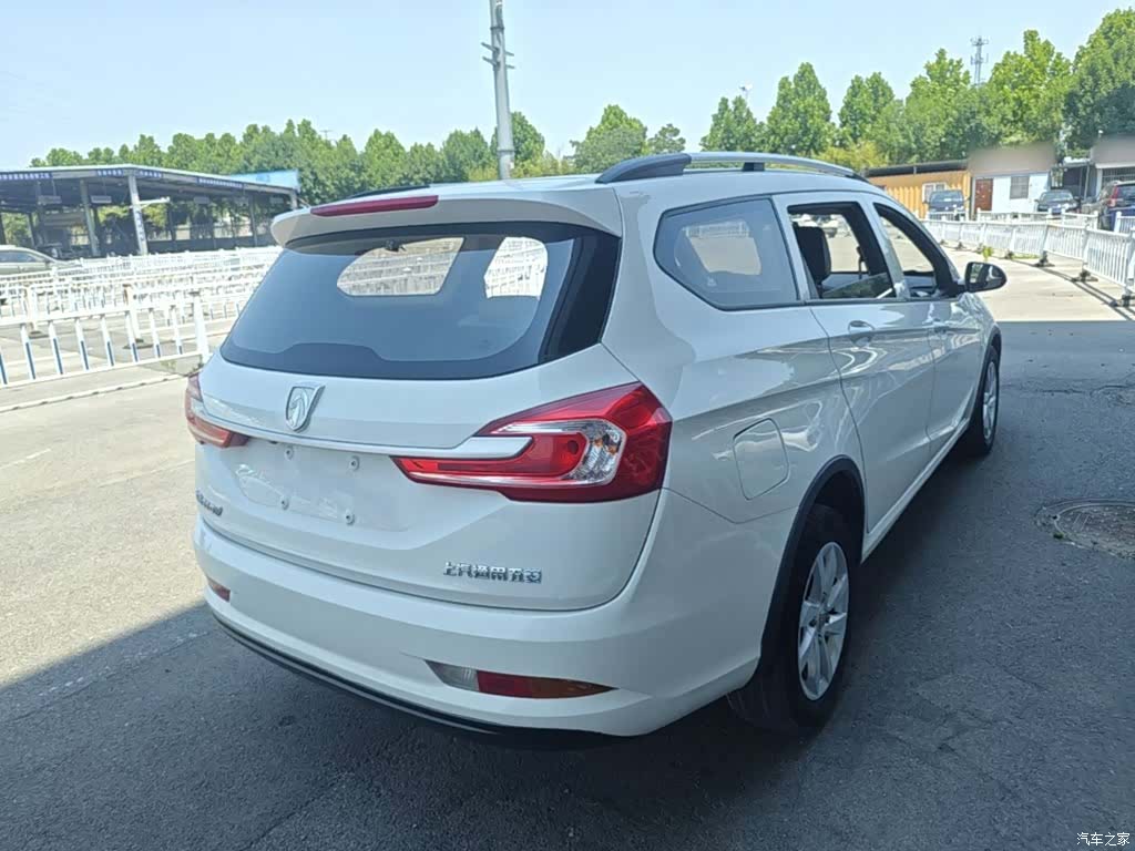 Wuling 310W, 2020 7