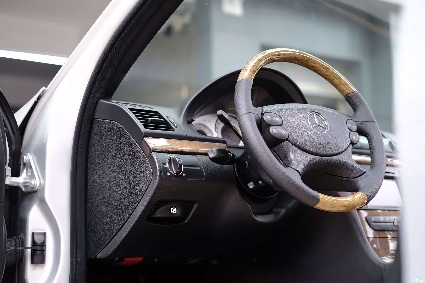 Mercedes-Benz E-Class, 2009 24