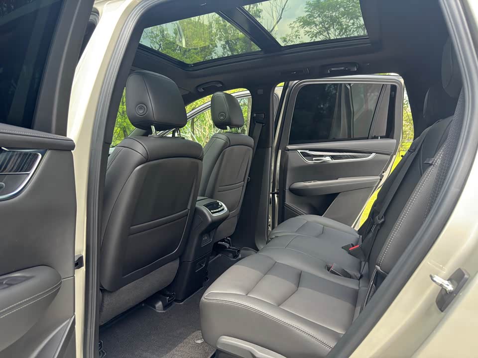 Cadillac XT6
