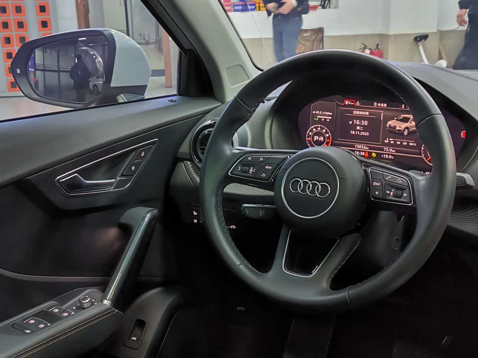 Audi Q2L