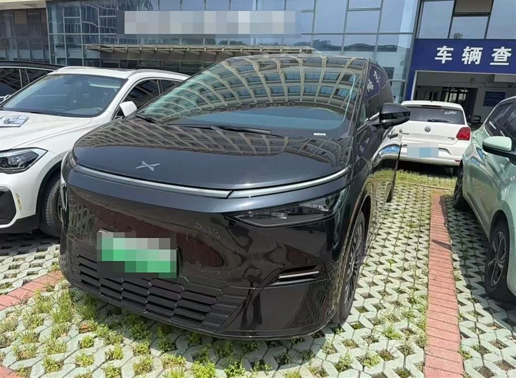 Xpeng X9, 2025 1