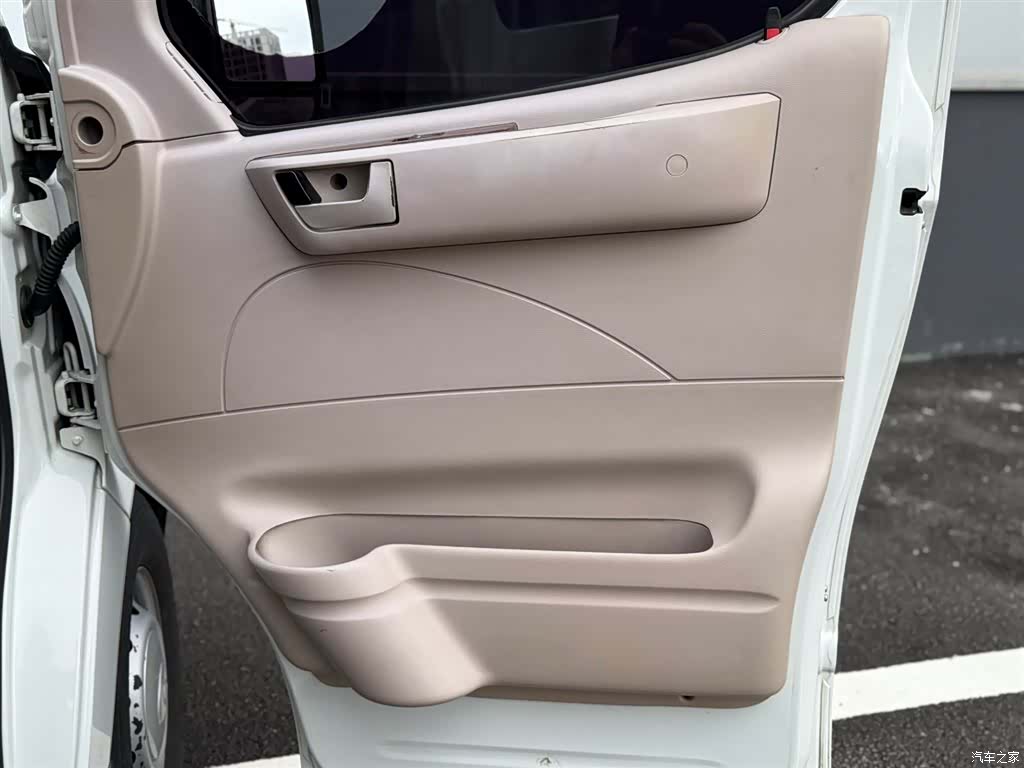Maxus V80, 2015 14