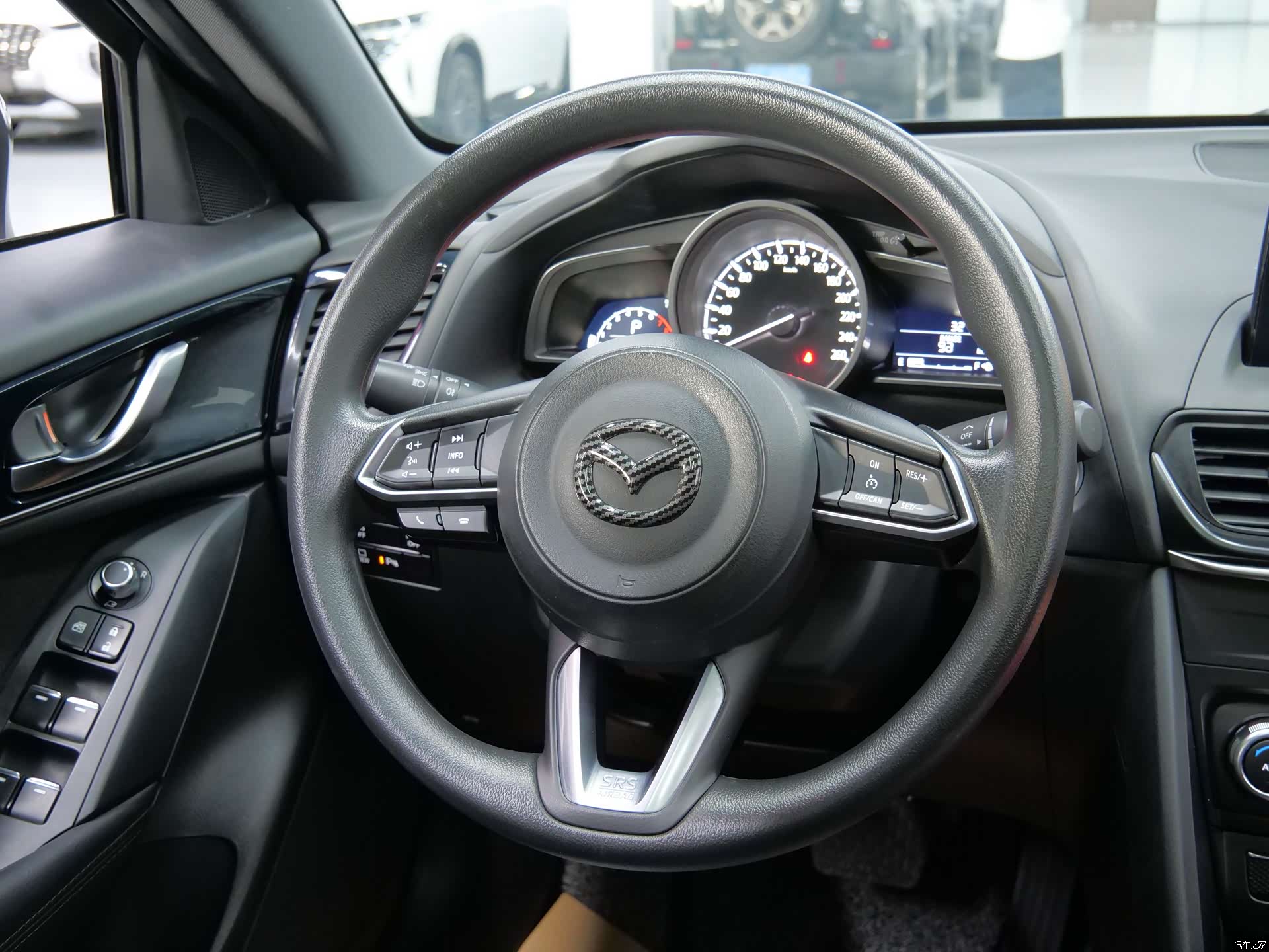 Mazda CX-4, 2022 13