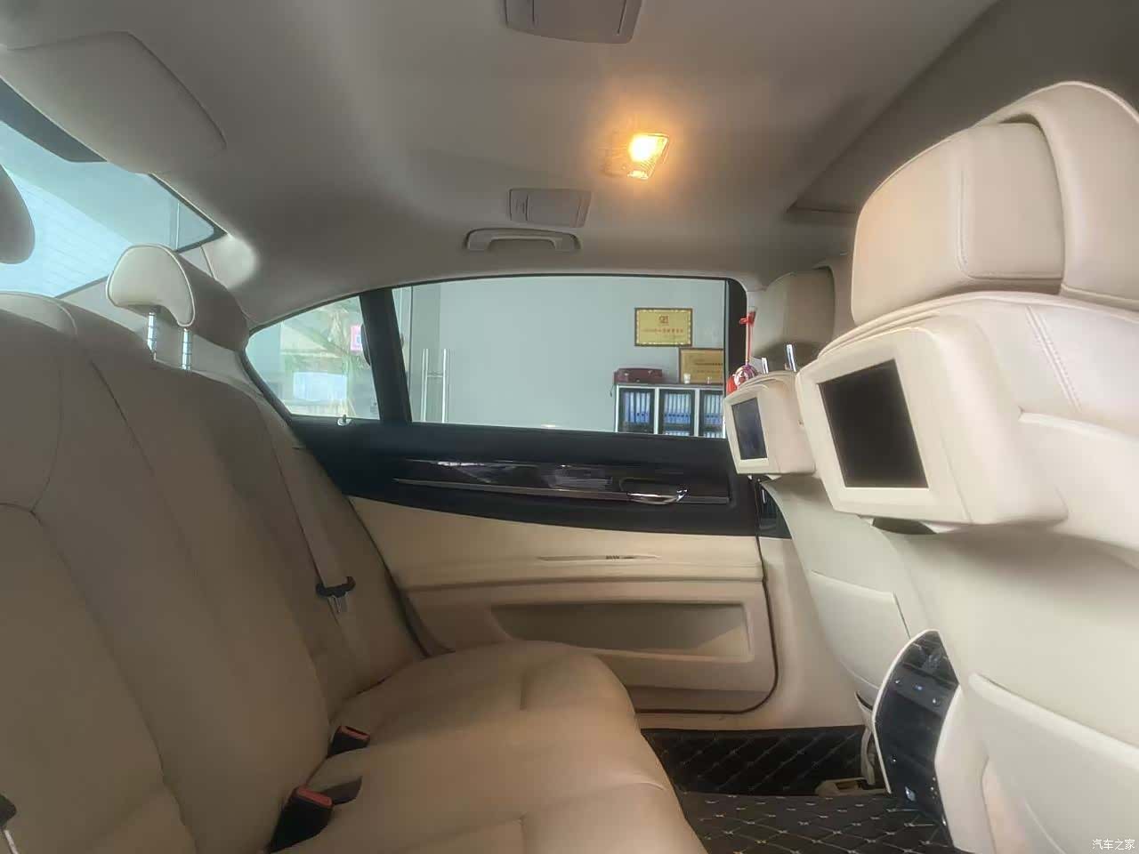 BMW 7 Series, 2010 8