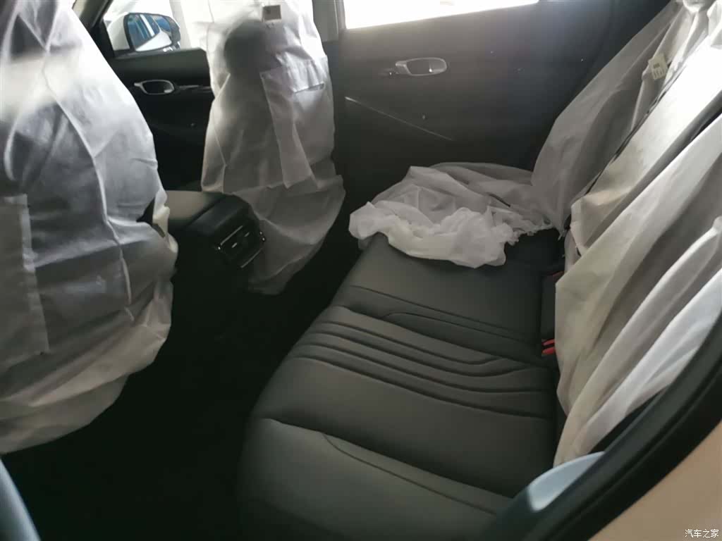 Geely Galaxy E5, 2026 17