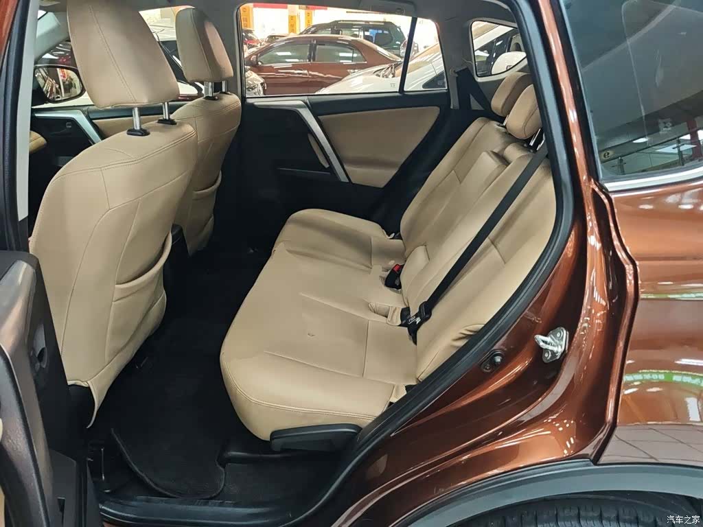 Toyota RAV4, 2017 13