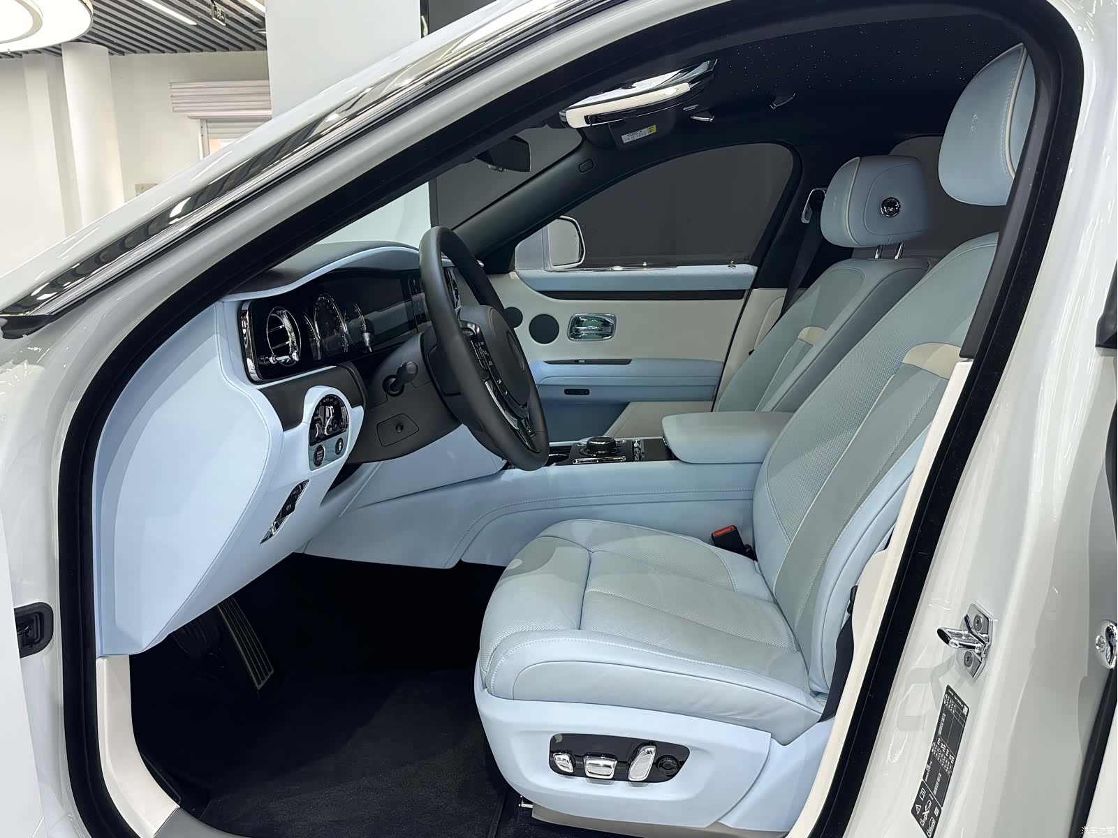 Rolls-Royce Ghost, 2025 9