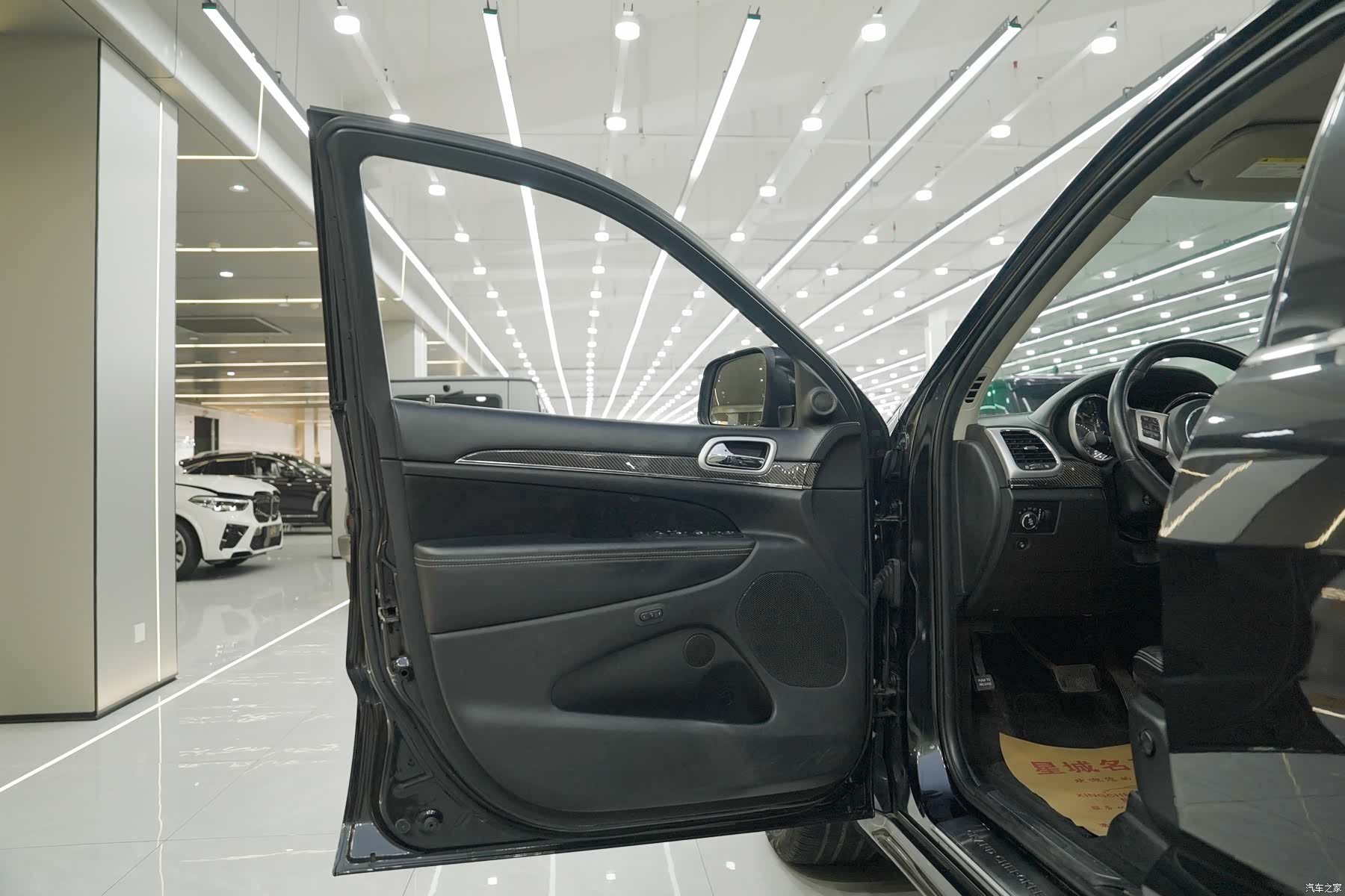 SRT Grand Cherokee, 2012 18