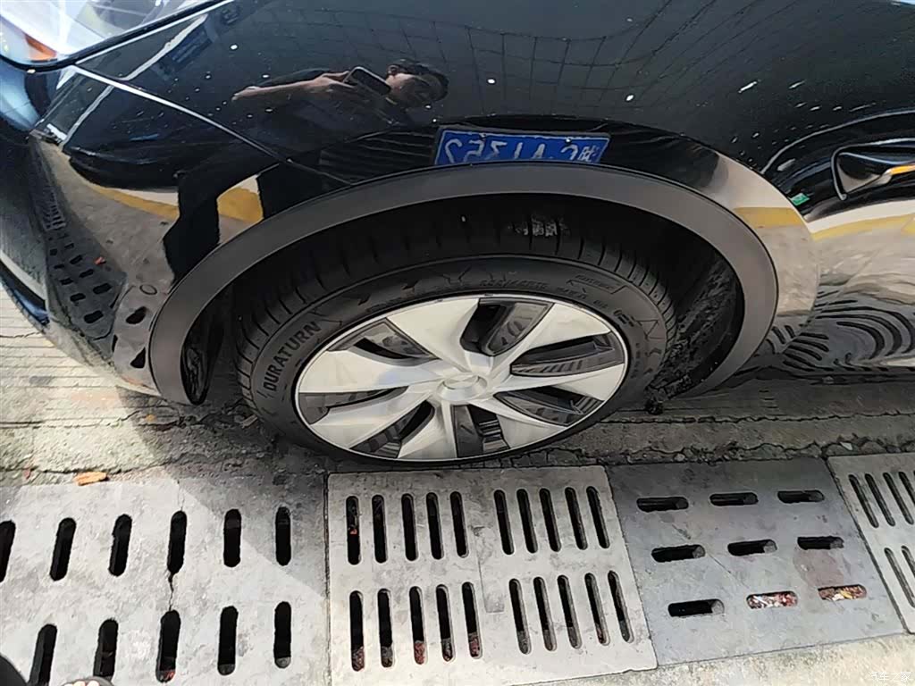 Tesla Model Y, 2023 23