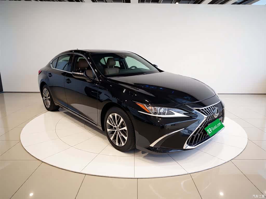 Lexus ES, 2023 4