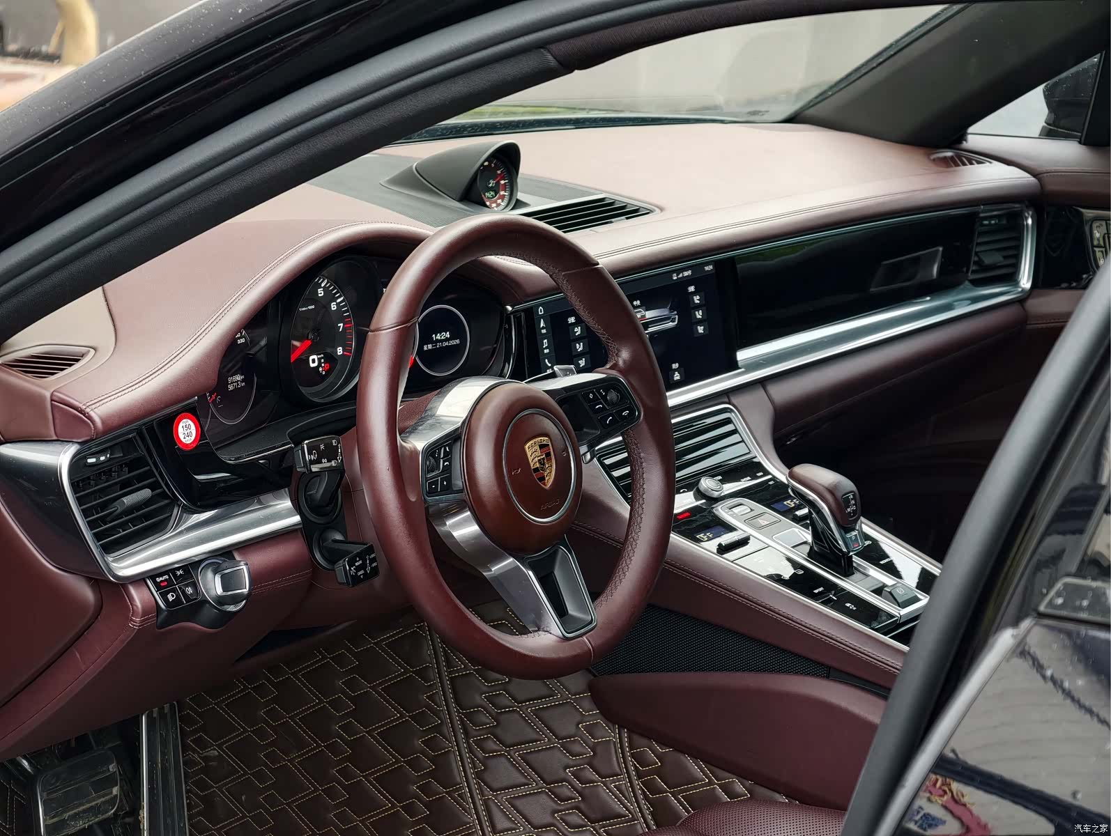 Porsche Panamera, 2019 все фото