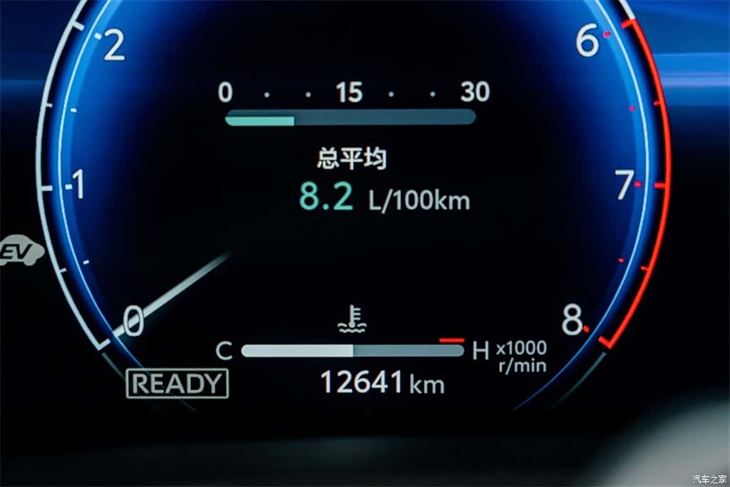 Toyota Alphard, 2025 10