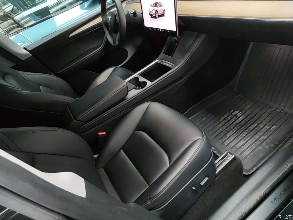 Tesla Model Y, 2023 25