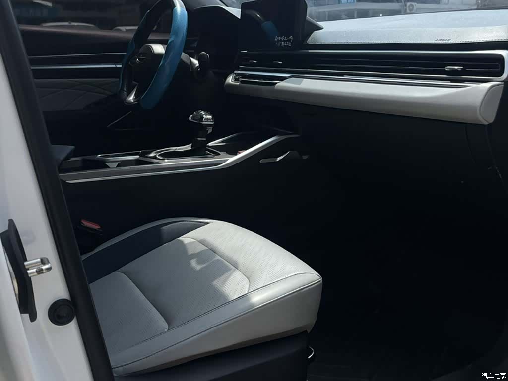 Geely Emgrand, 2022 22