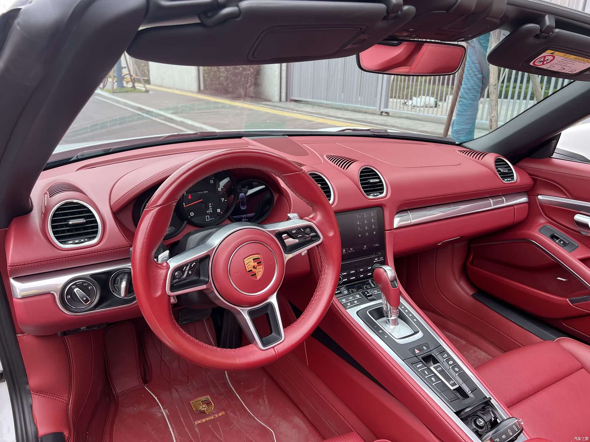 Porsche Boxster, 2022 все фото