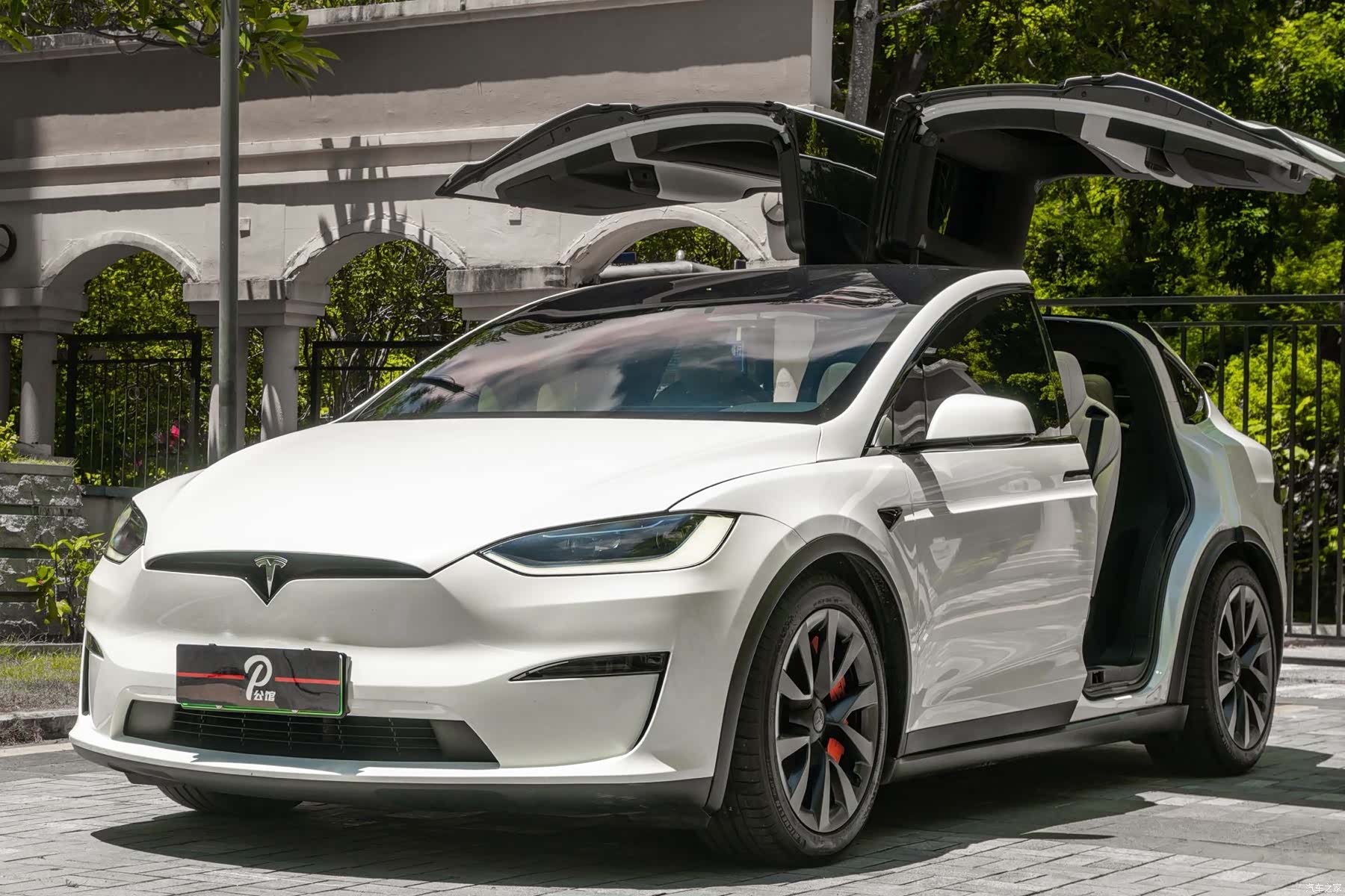 Tesla Model X, 2023 3