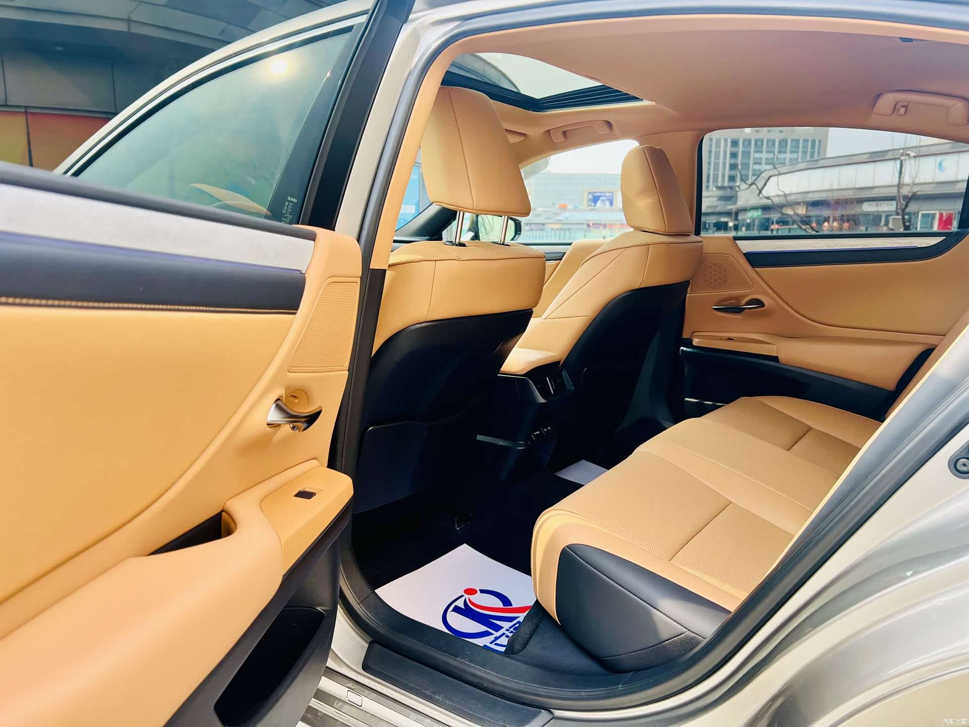 Lexus ES, 2025 8
