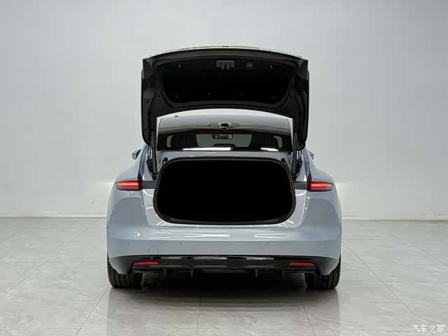 NIO ET5, 2025 12