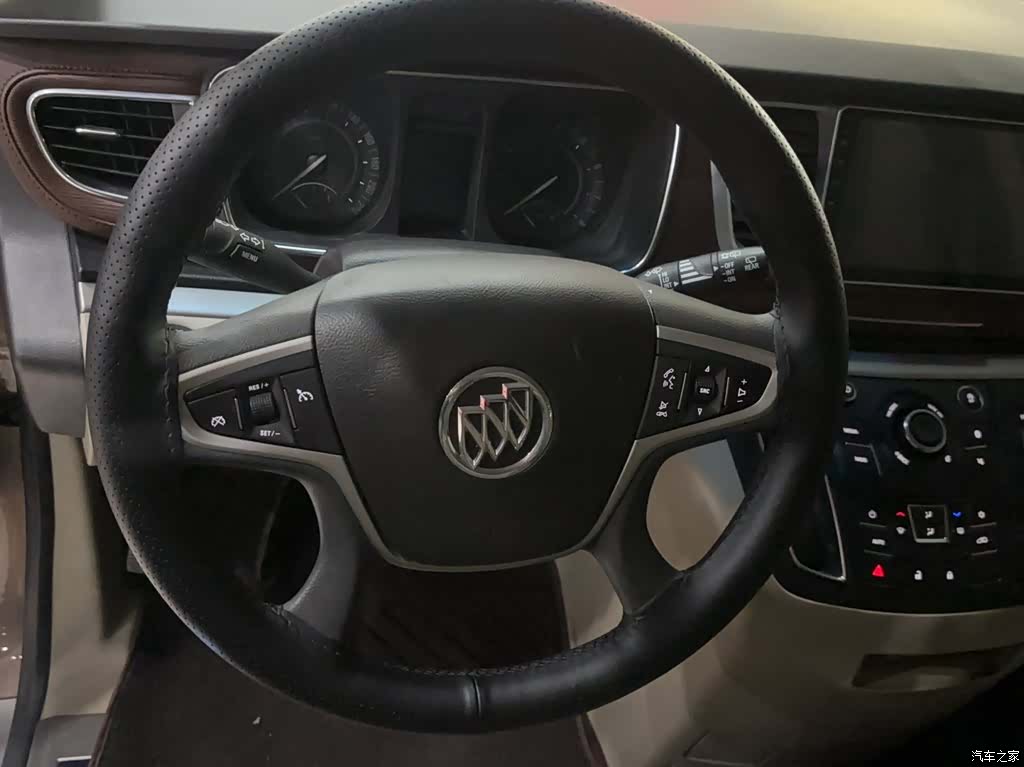 Buick GL8, 2020 3