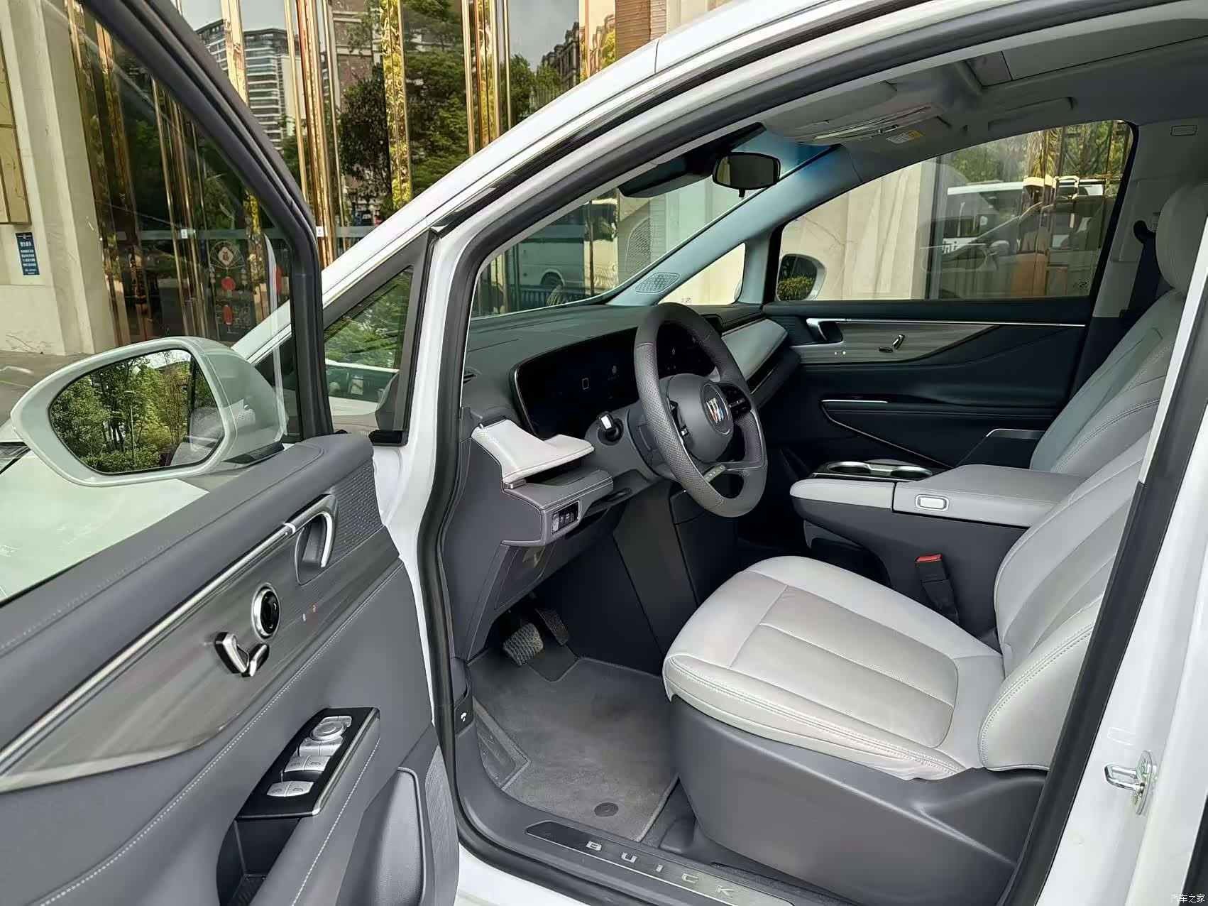 Buick GL8, 2025 9