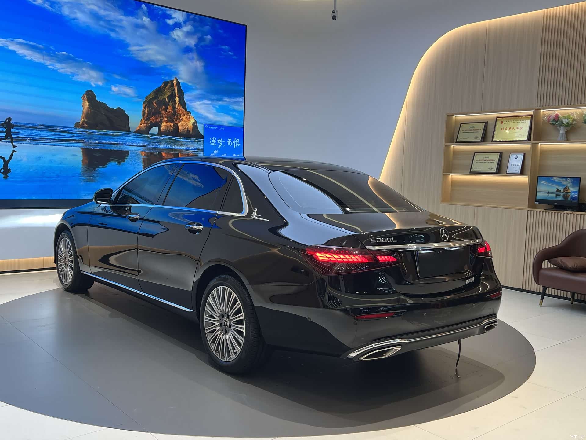 Mercedes-Benz E-Class, 2023 4