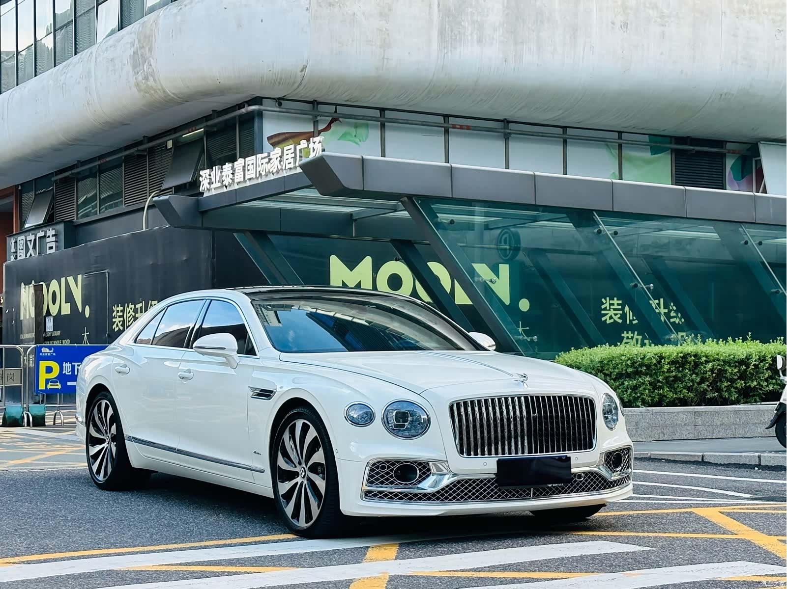 Bentley Flying Spur, 2023 6