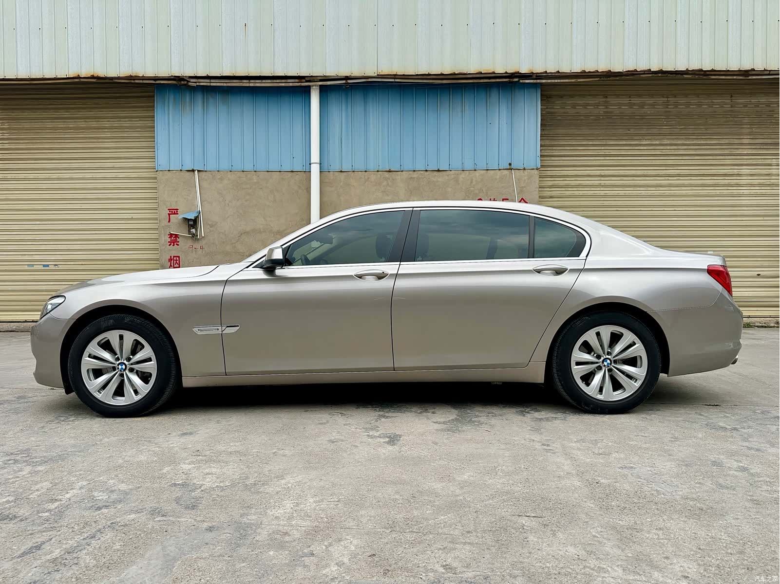BMW 7 Series, 2010 4