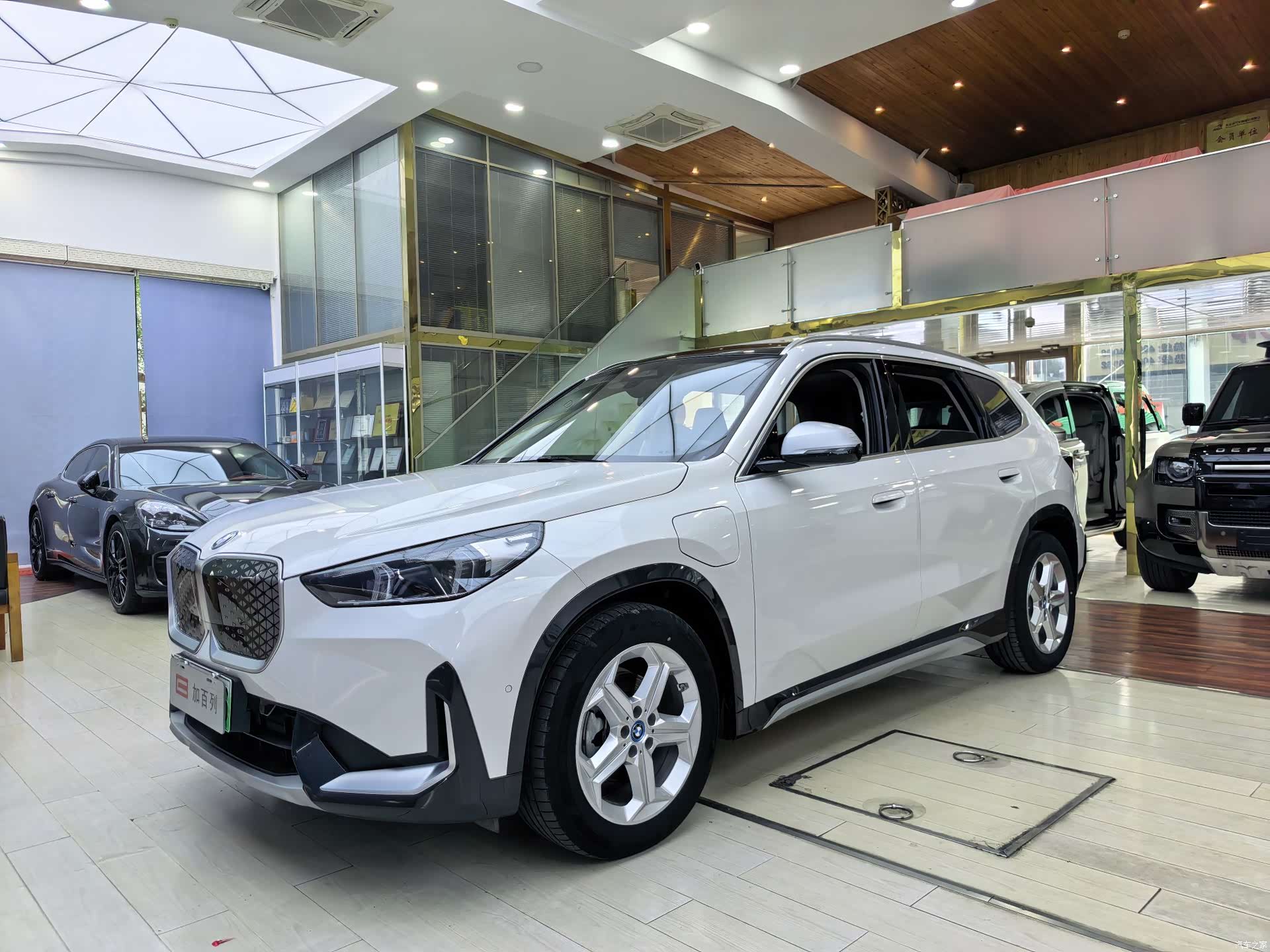 BMW iX1, 2024 1