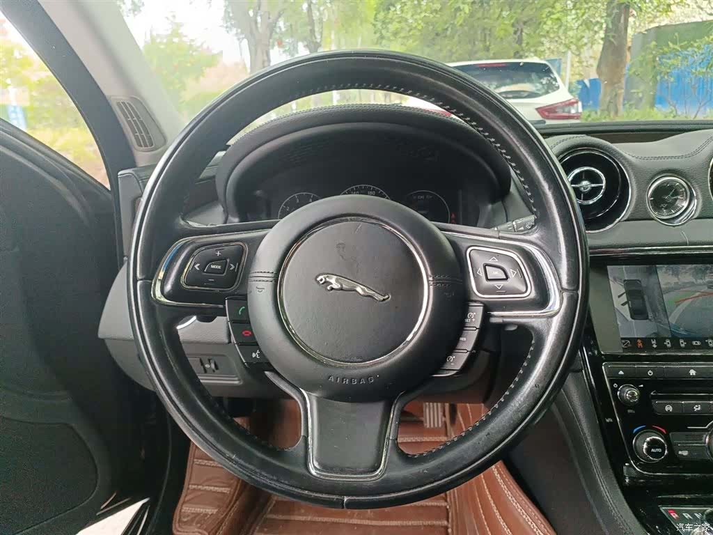 Jaguar XJ, 2016 3