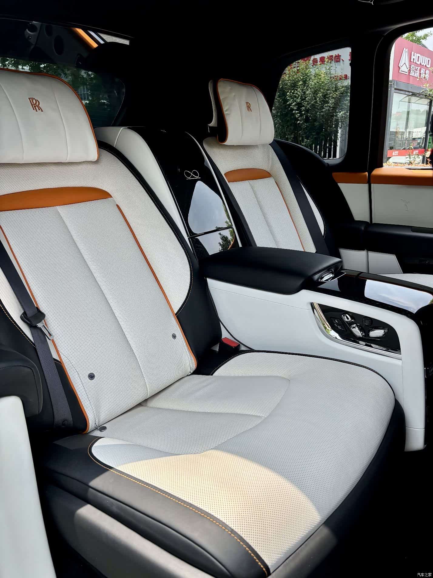 Rolls-Royce Cullinan, 2022 4