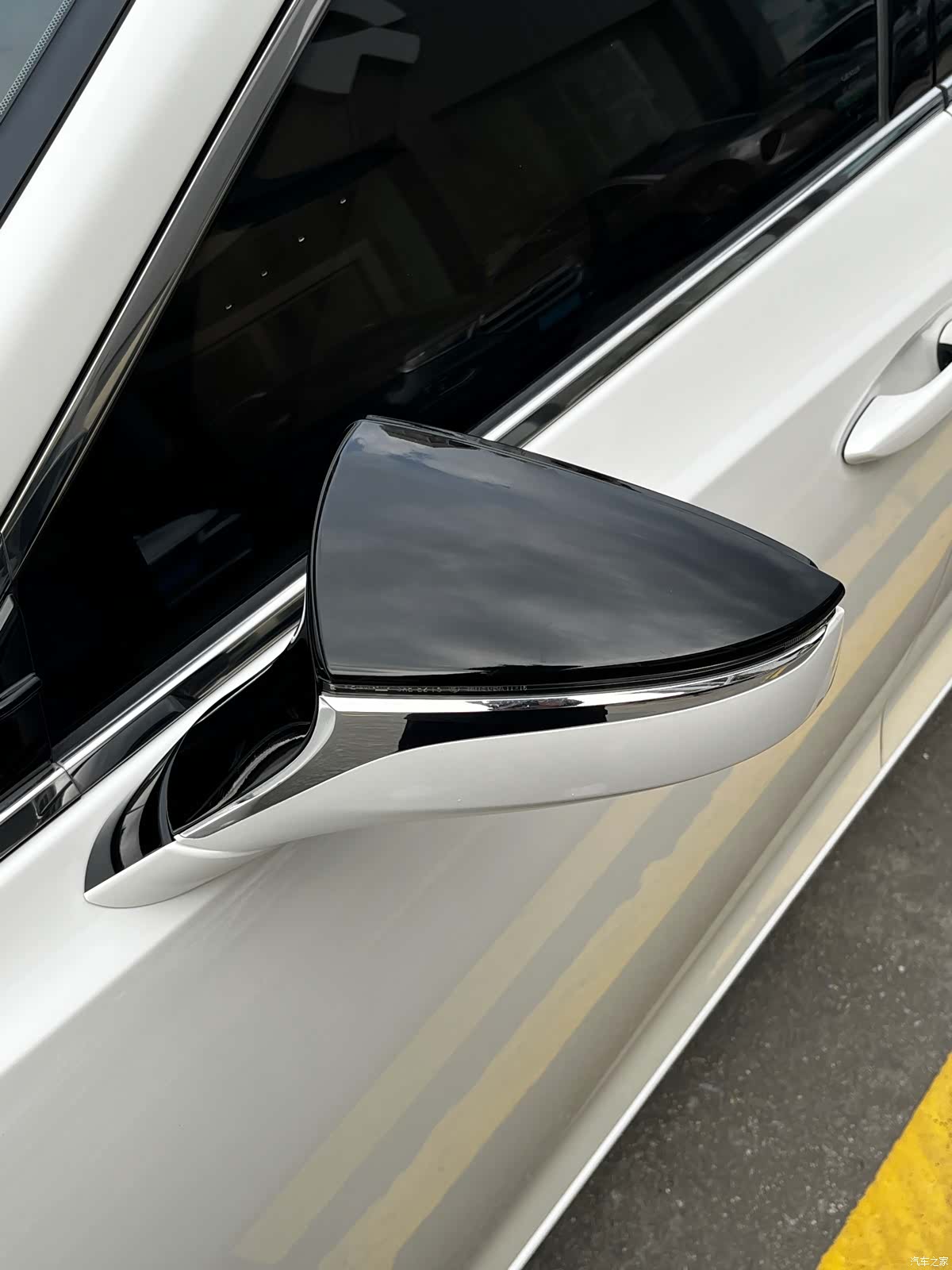 Lexus ES, 2023 все фото
