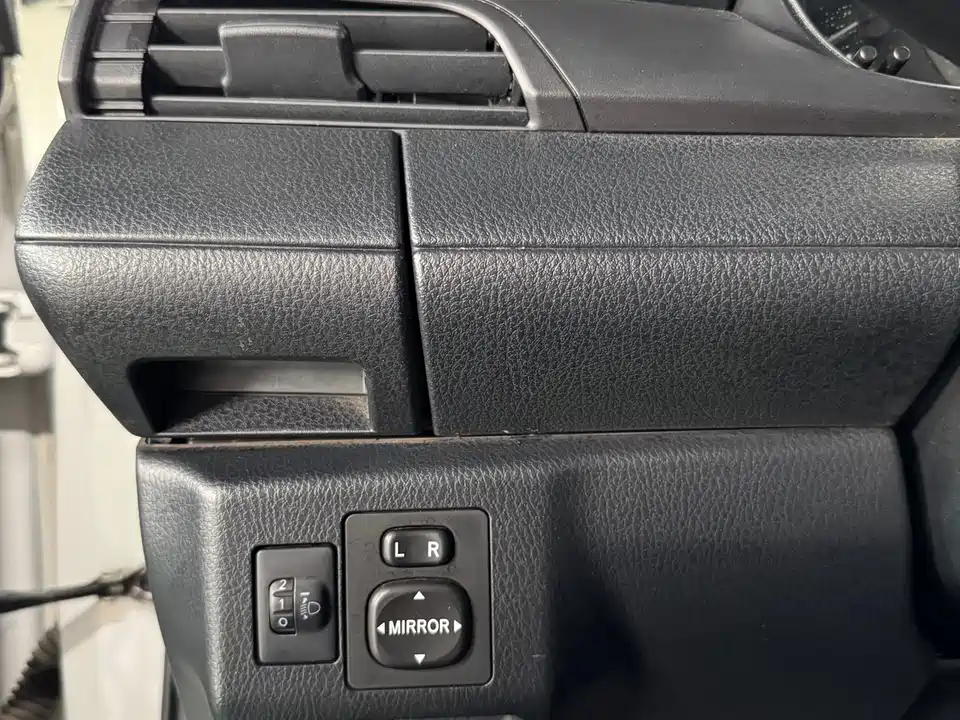 Toyota YARiS L to enjoy