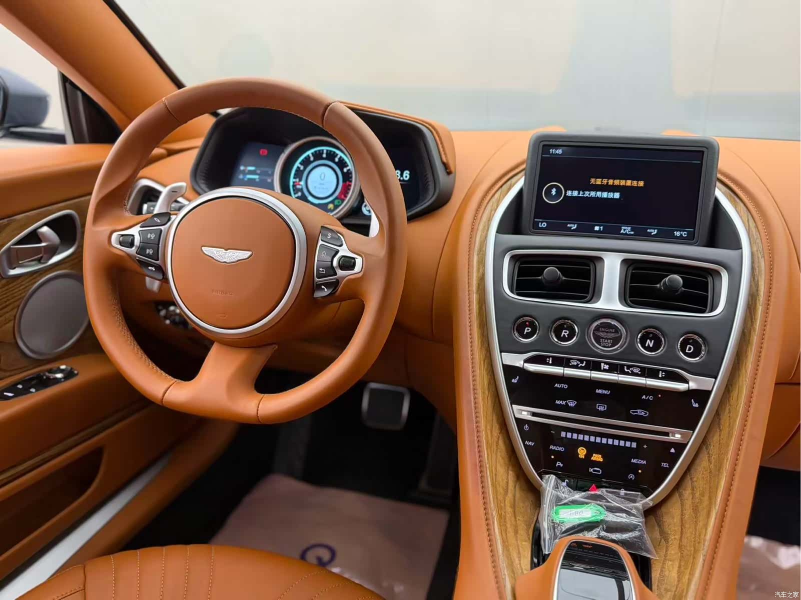 Aston Martin DB11, 2018 7