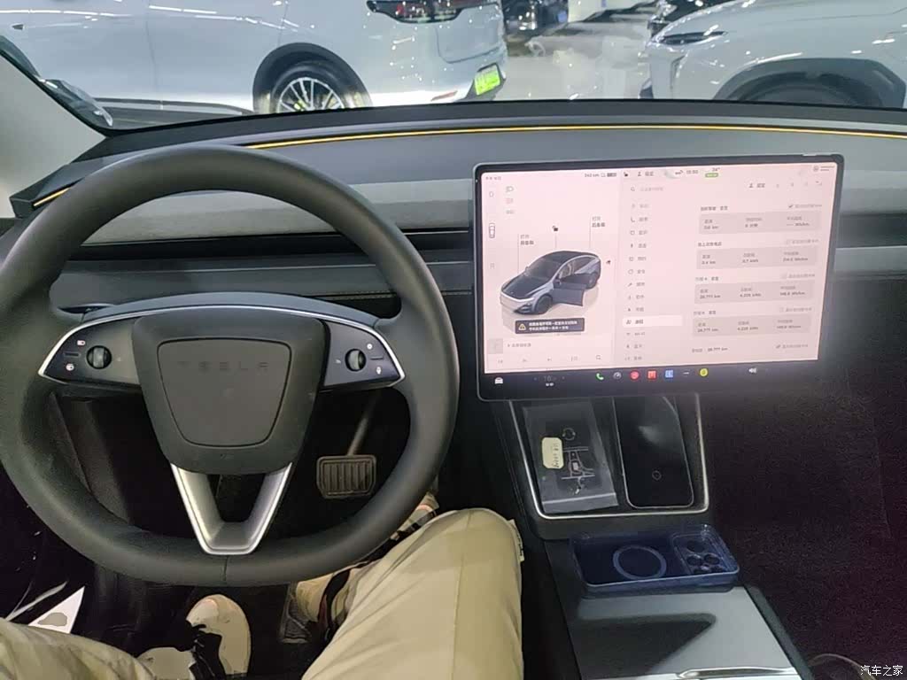 Tesla Model Y, 2025 10