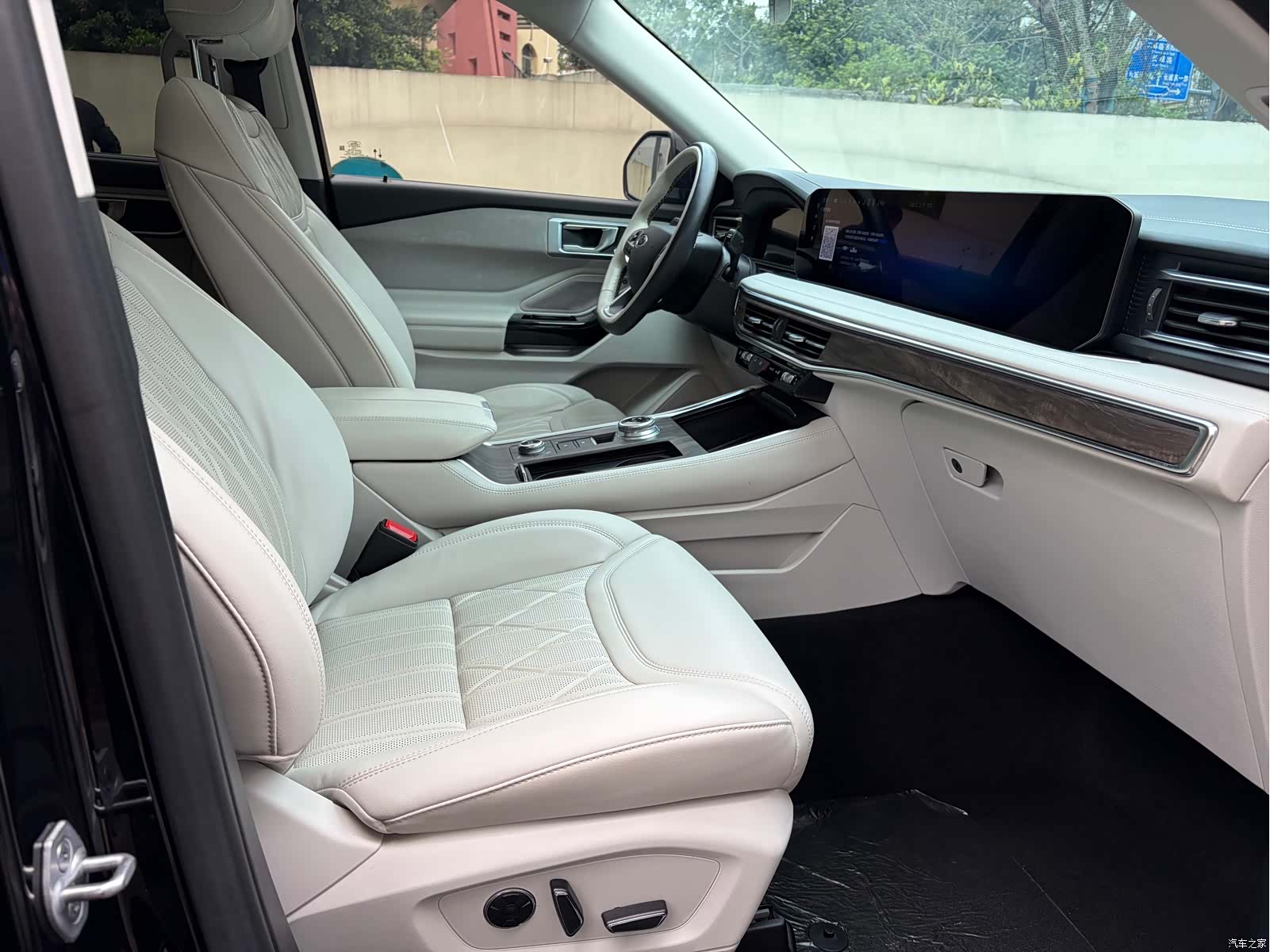 Ford Explorer, 2024 26