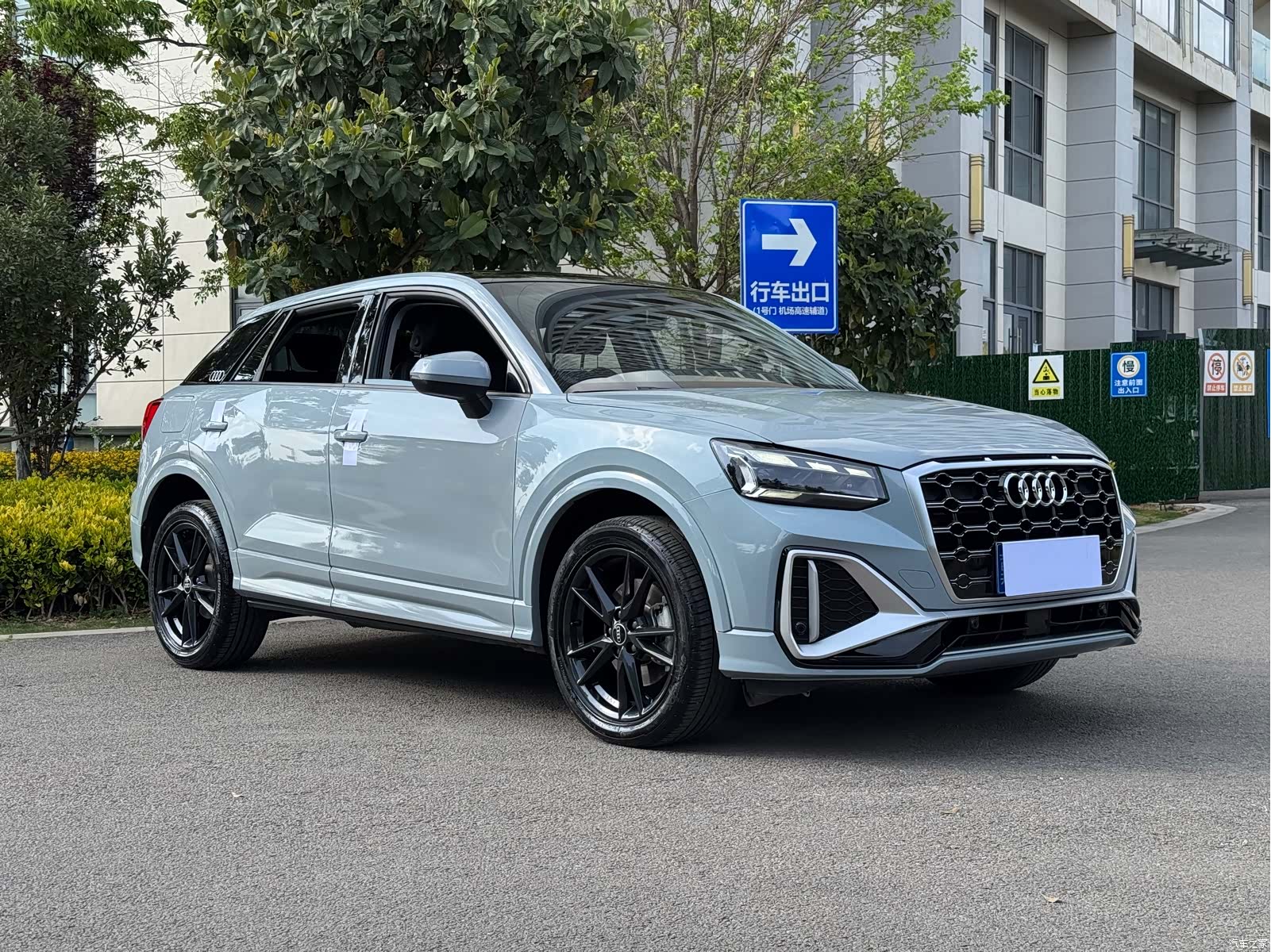 Audi Q2L, 2024 3