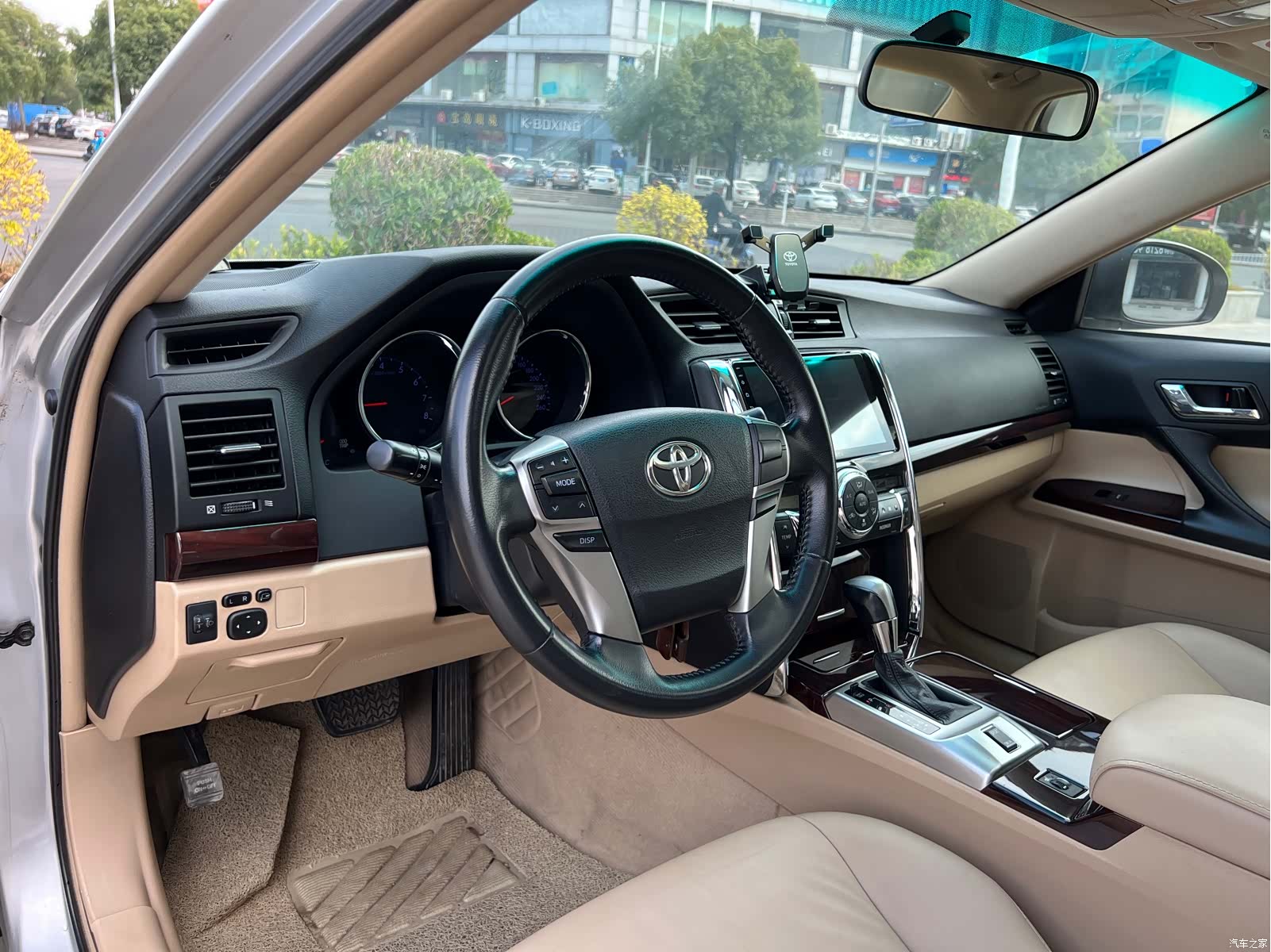Toyota 2.5V, 2011 9