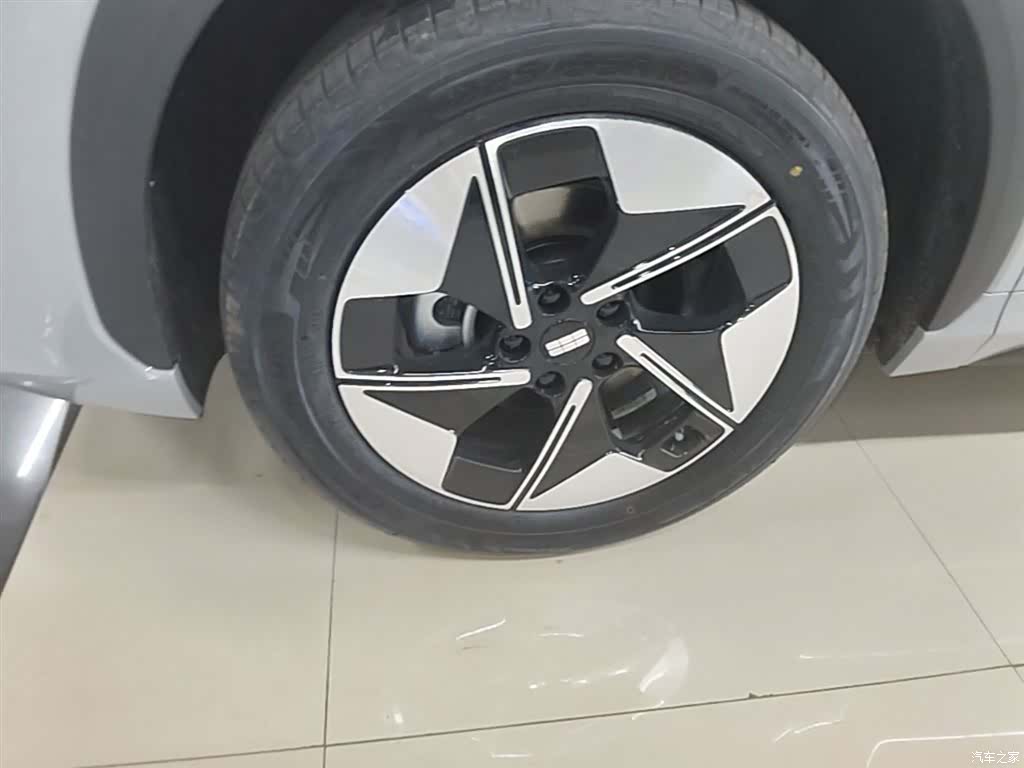 Geely Galaxy E5, 2026 23