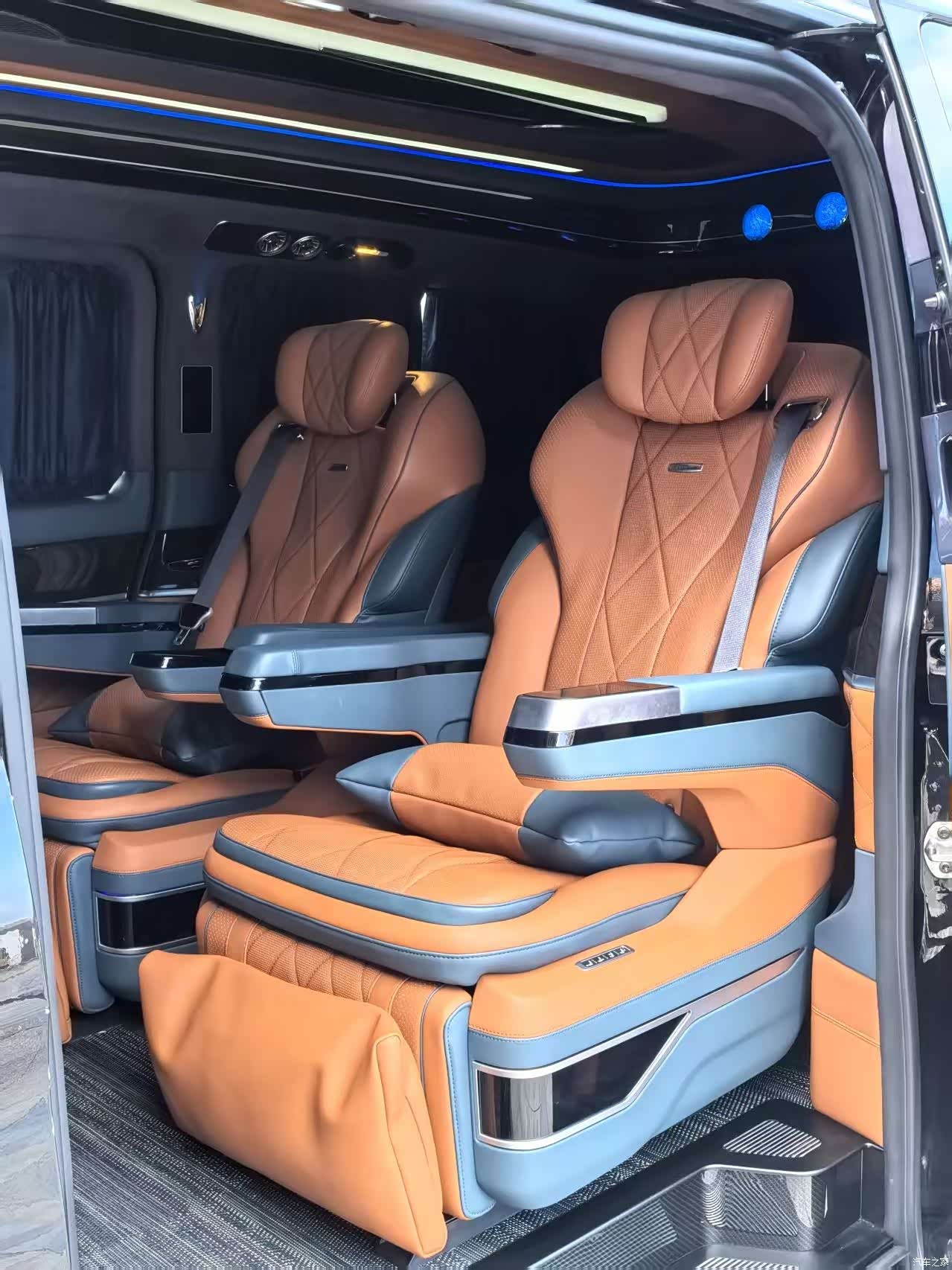 Mercedes-Benz V-Class, 2024 10