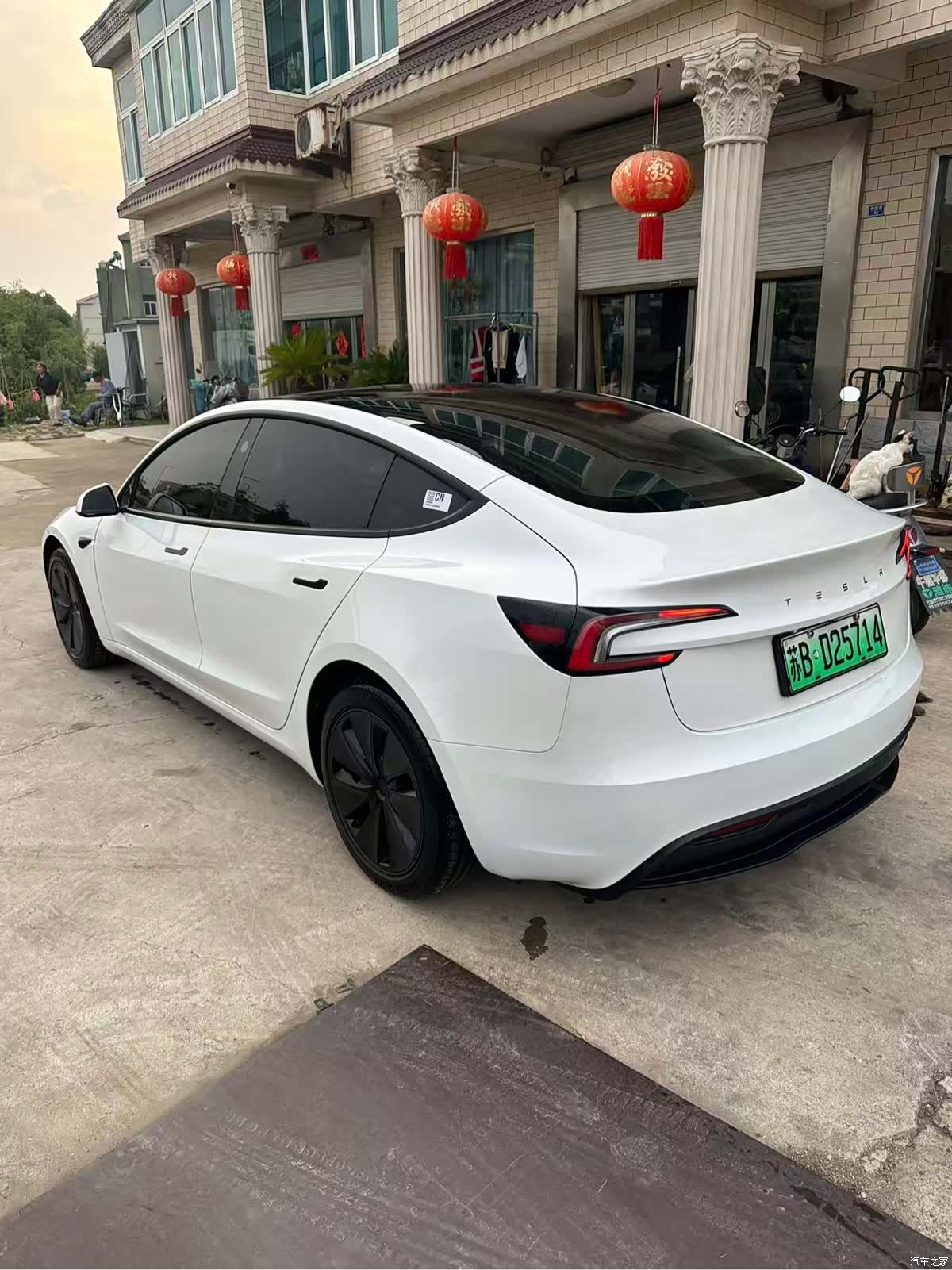 Tesla Model 3, 2025 6