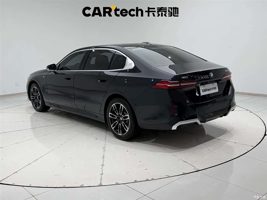 BMW 5 Series, 2025 7