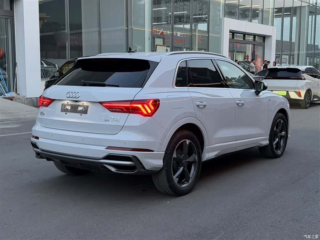 Audi Q3, 2022 10