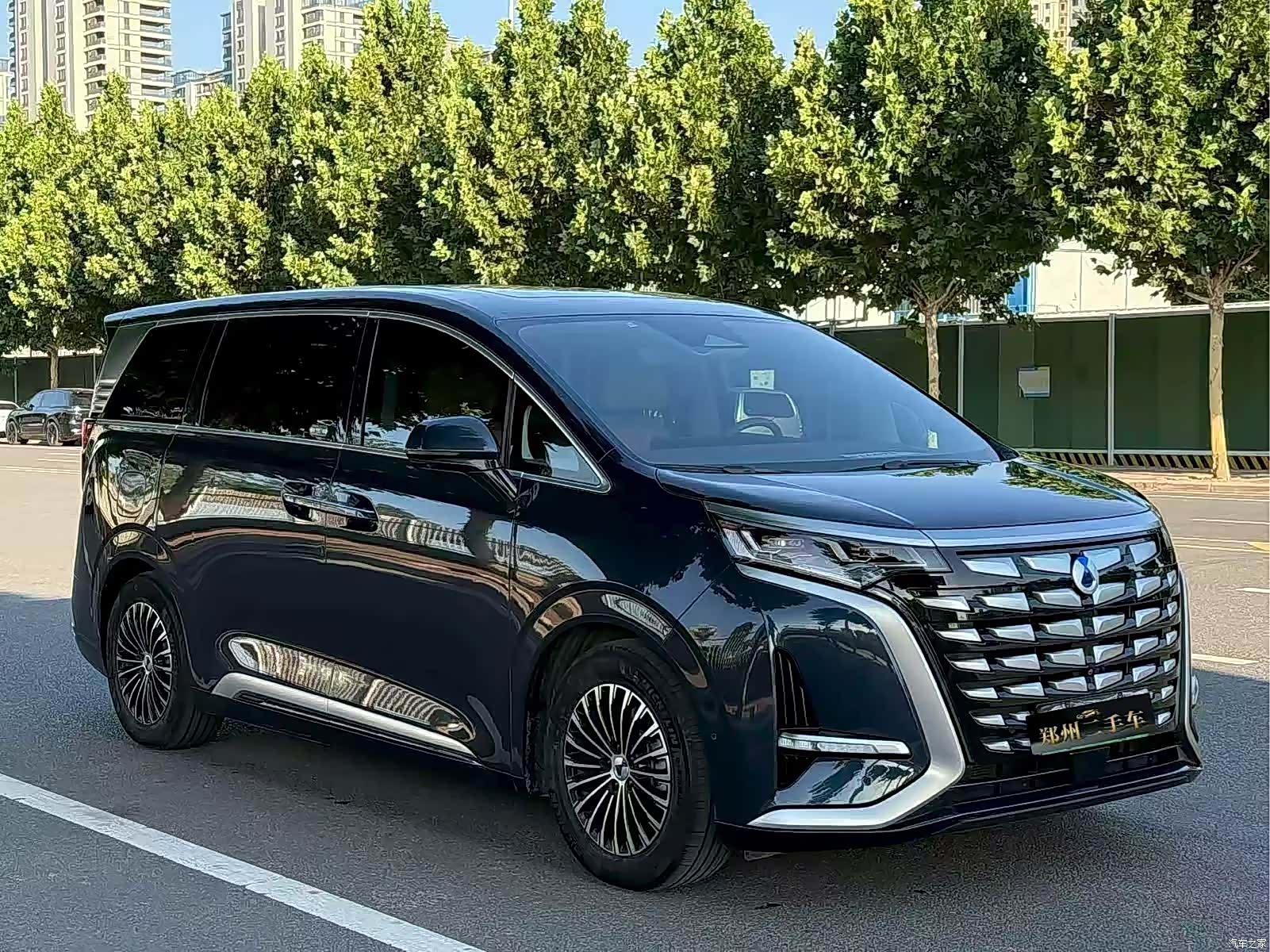 Denza D9, 2023 3