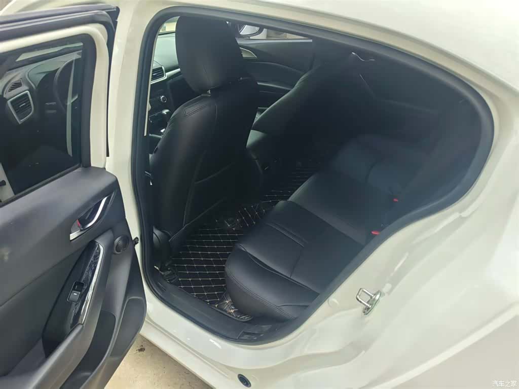 Mazda Mazda3, 2018 все фото