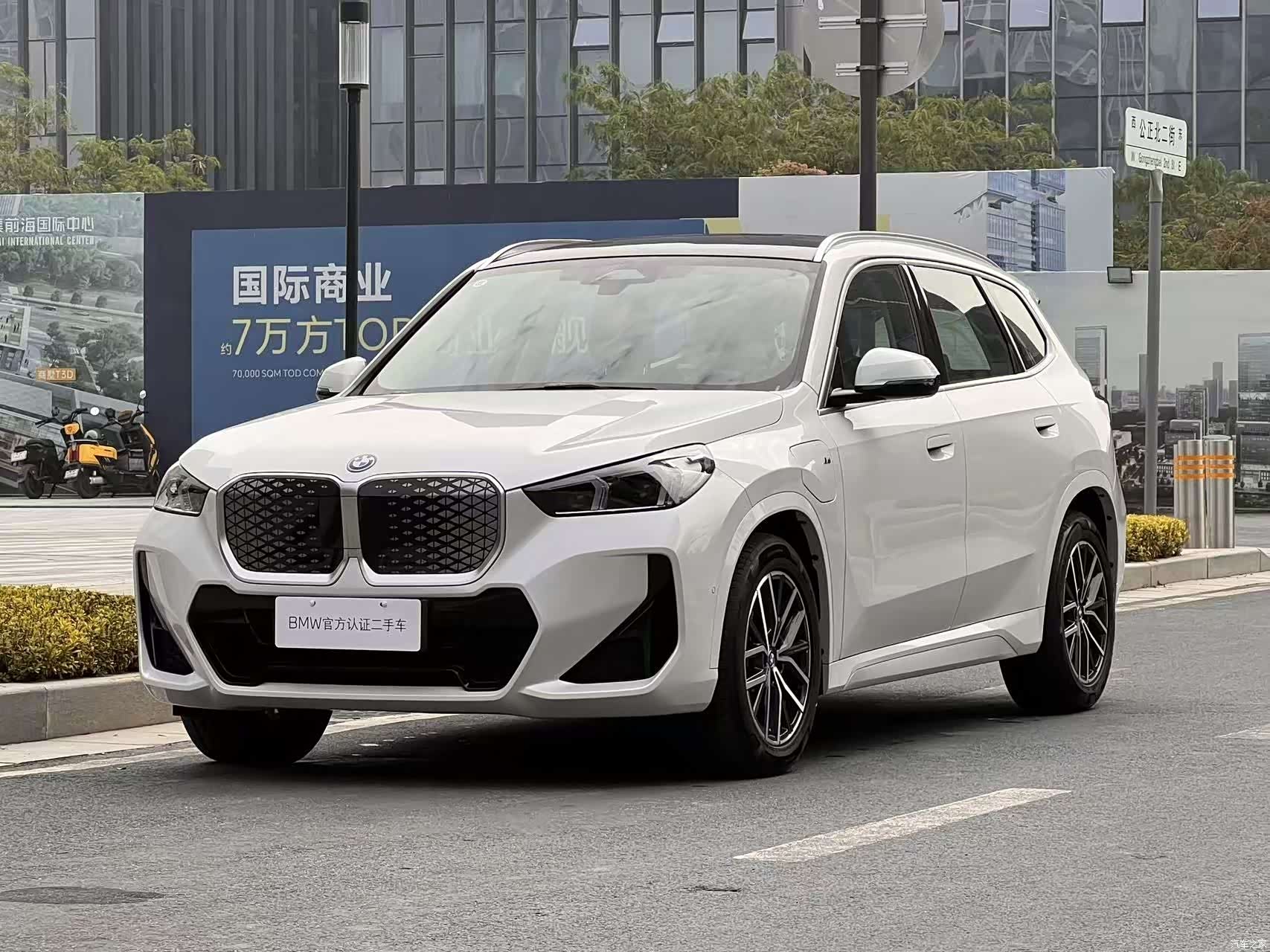 BMW iX1, 2025 1