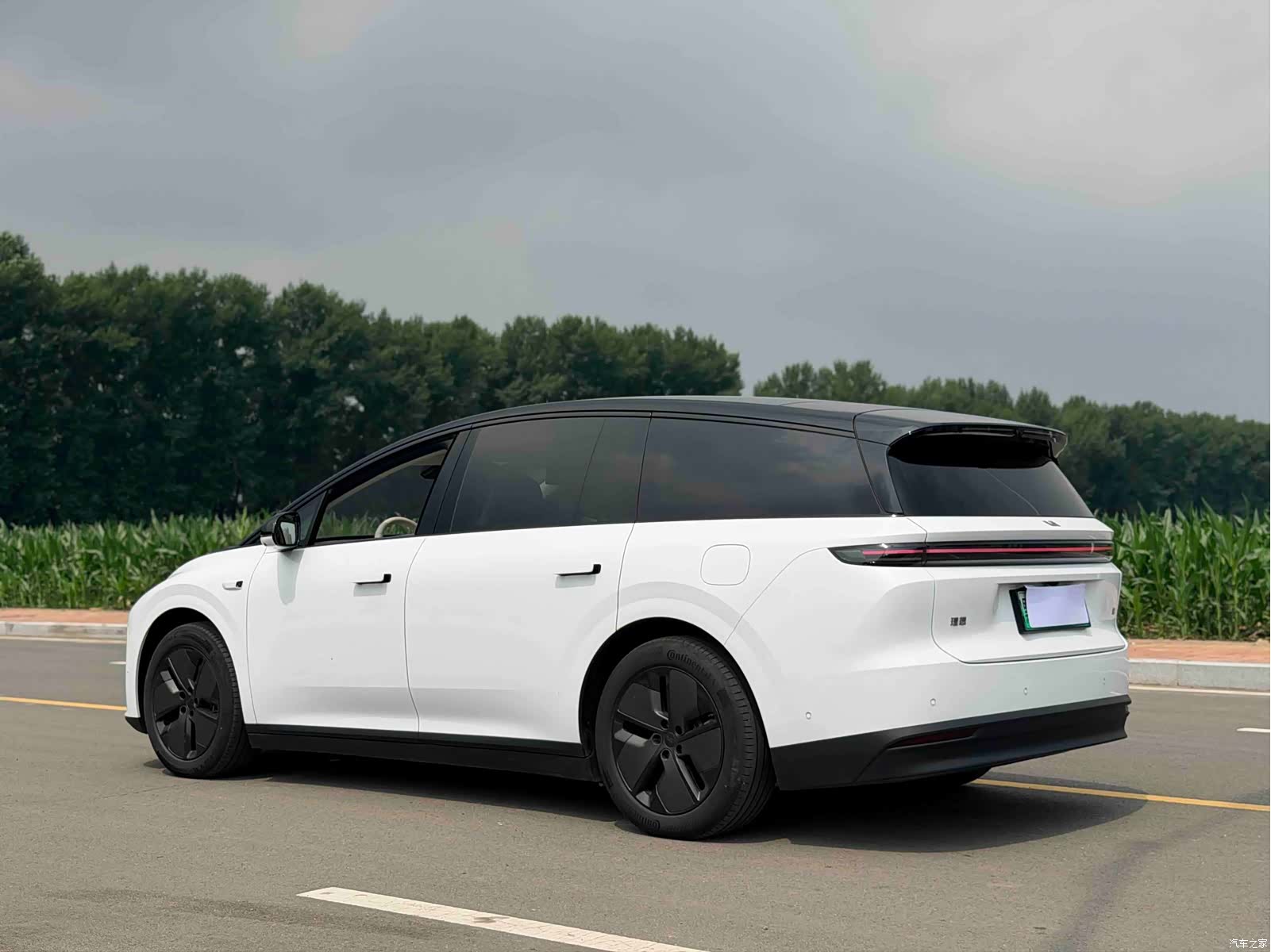 Li Auto i8, 2025 11