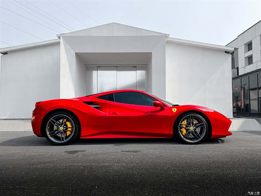 Ferrari 488, 2017 4